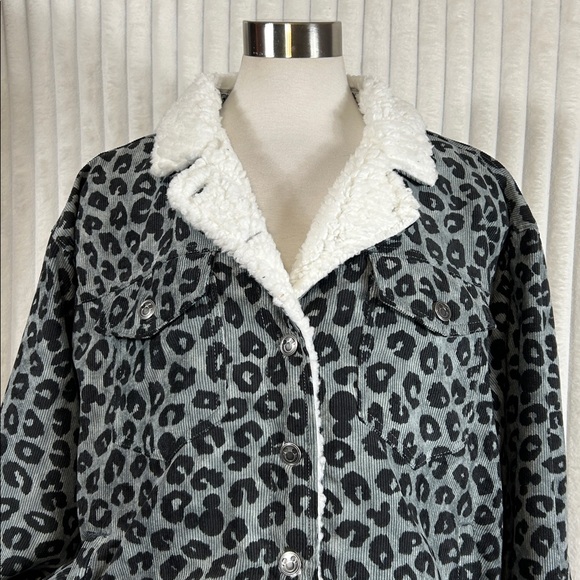 NWT Disney Mickey Mouse gray corduroy cheetah
print Sherpa trim jacket 2XL - Picture 4 of 14